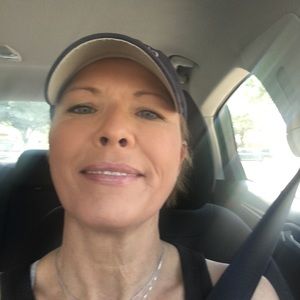 Meet your Posher, Leslie